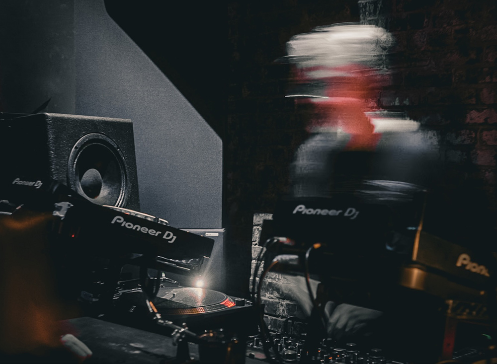 Rob Dowell performing a live DJ set